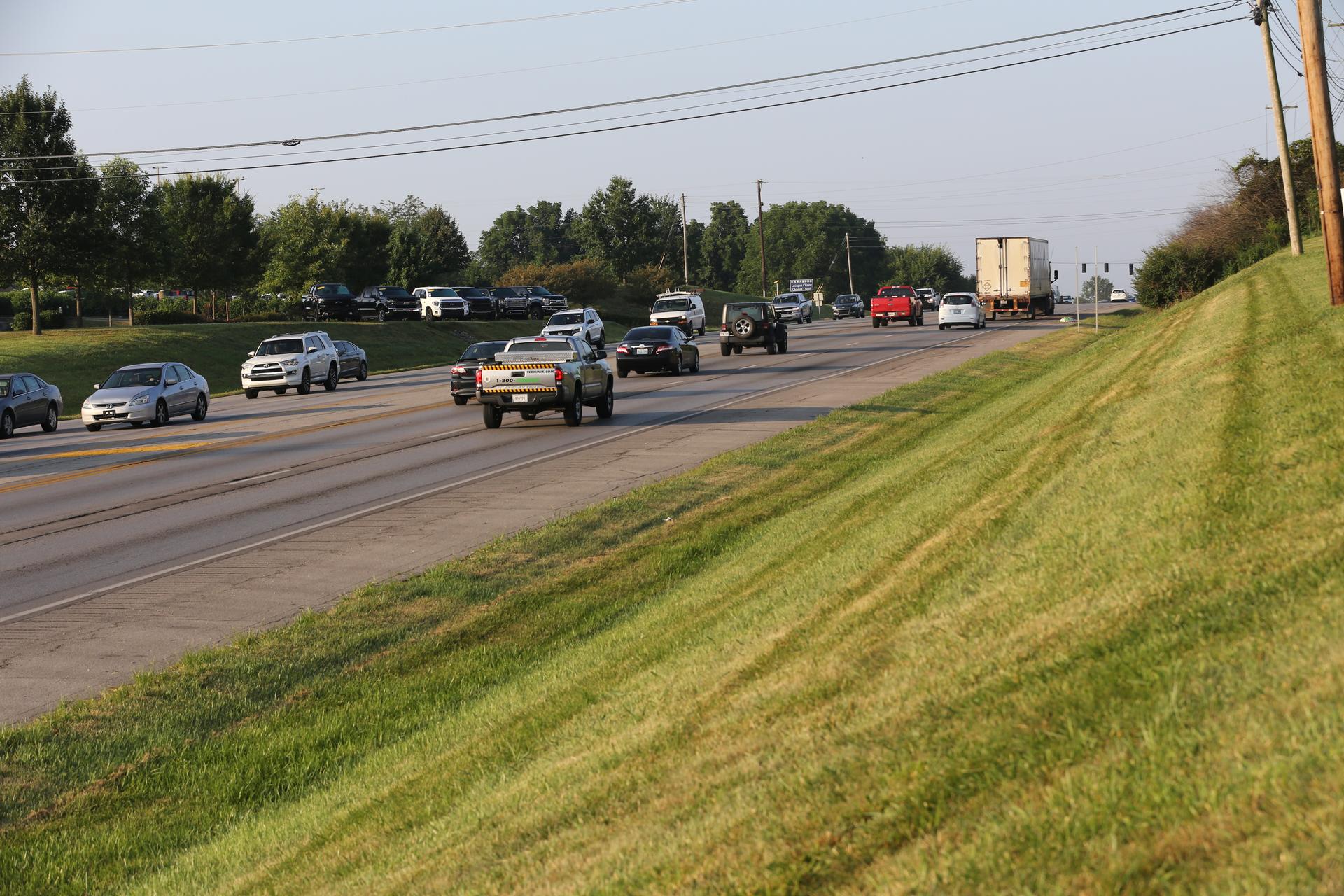 A picture of a busy nicholasville road
